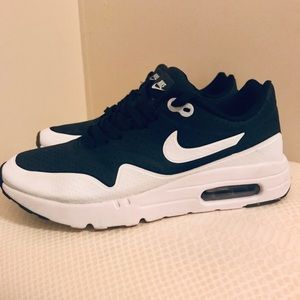 Women’s Nike Air Max Zero